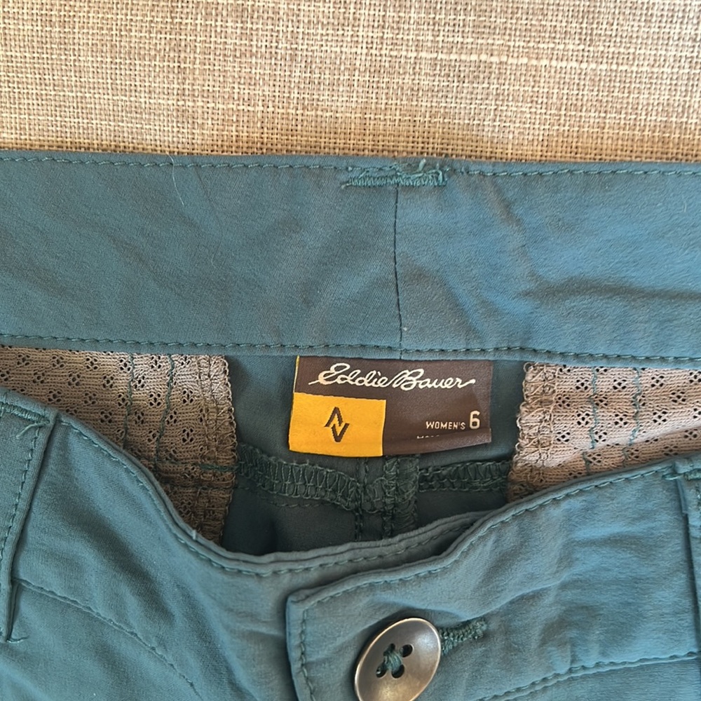 Eddie Bauer Hiking Shorts, size 6 - Picture 2 of 3